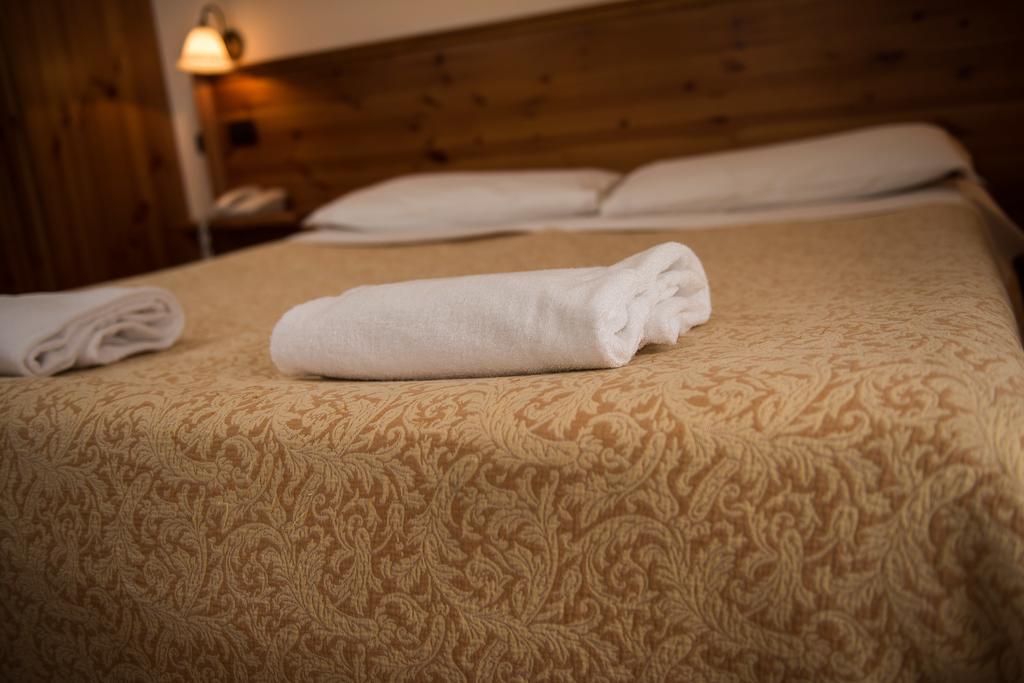 Albergo Meuble Vecchio Scarpone Baceno Habitación foto